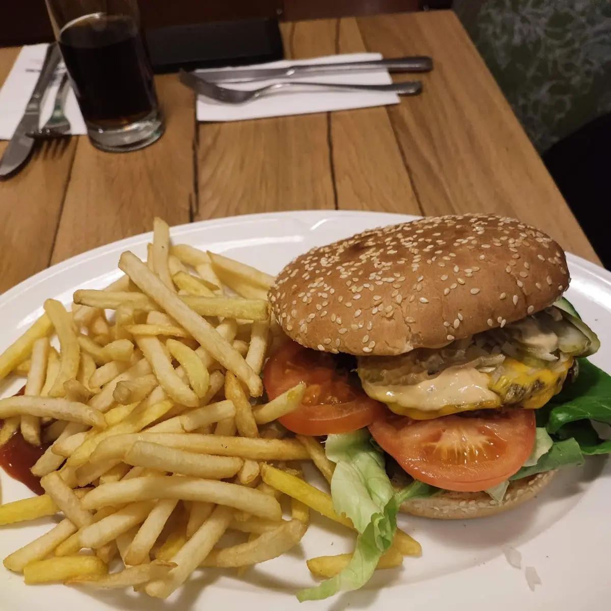 Burger Mit Pommes