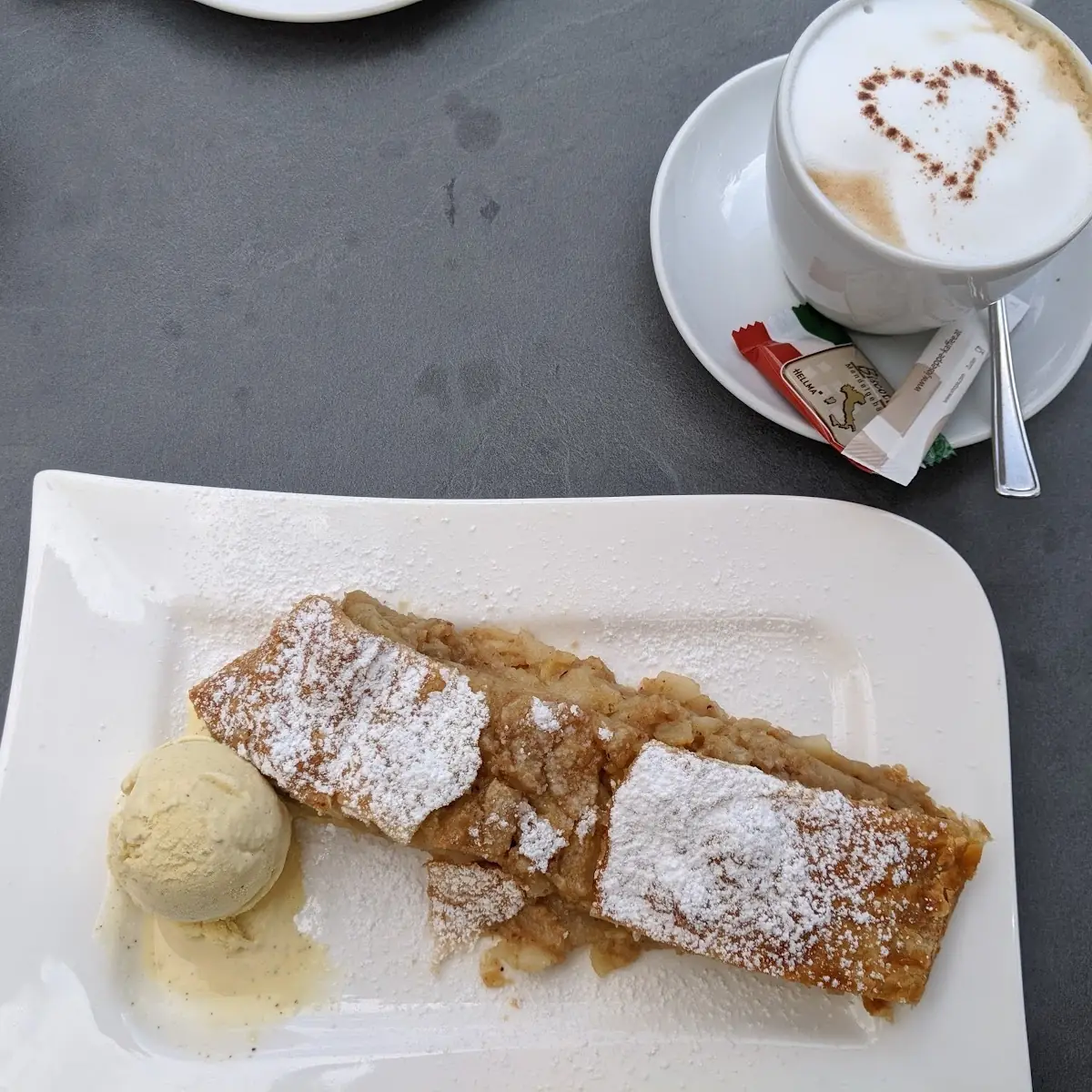 Apfelstrudel
