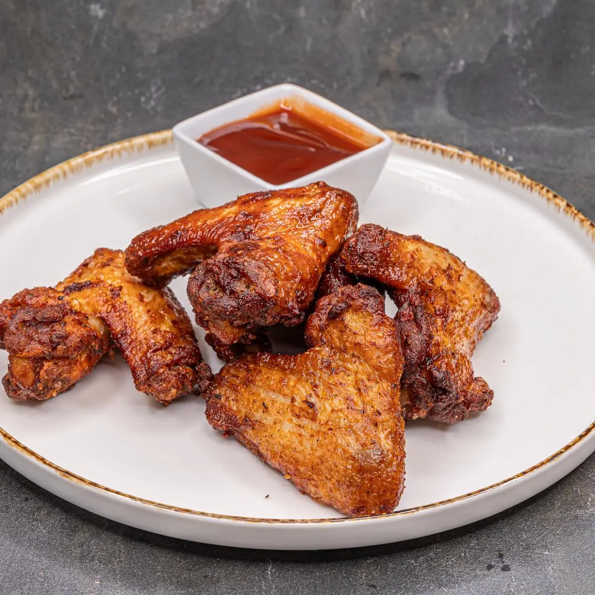 Chicken Wings Mit Pommes Frites