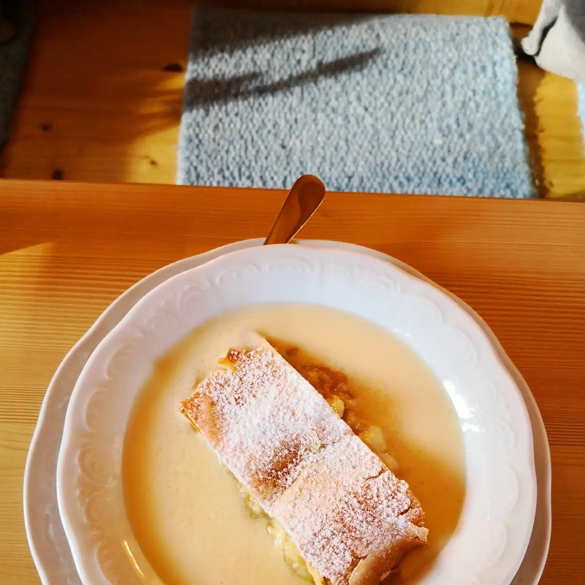 Apfelstrudel Mit Vanillesauce