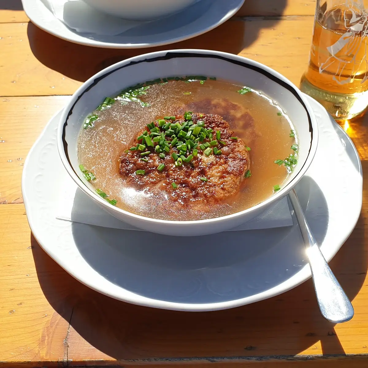 Caspressknödel-suppe