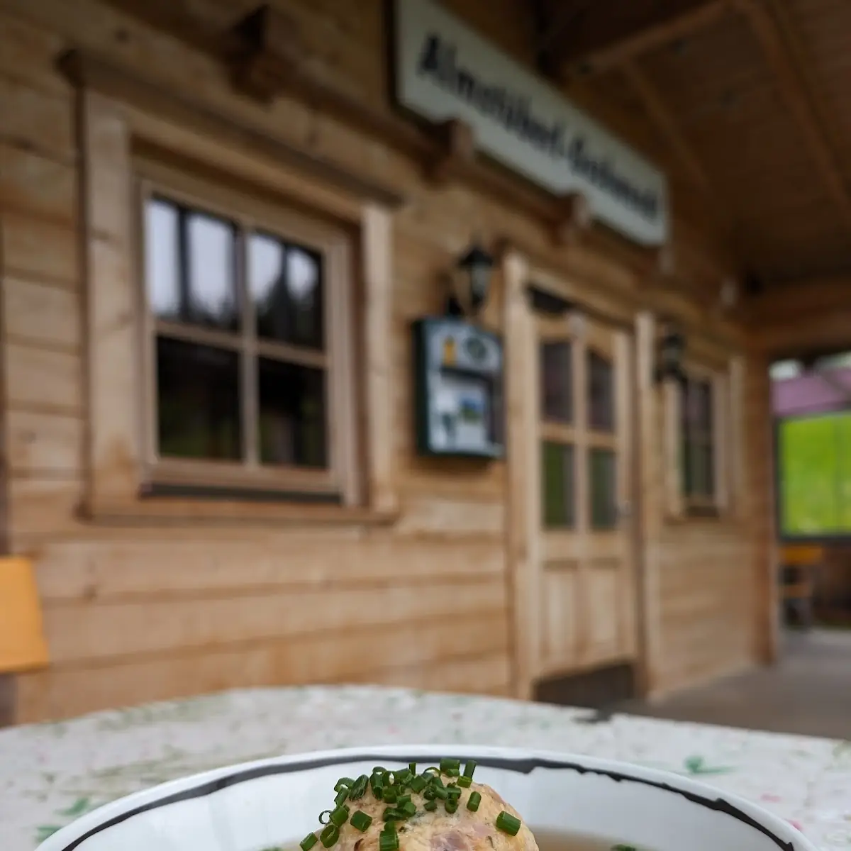 Speckknödel Suppe