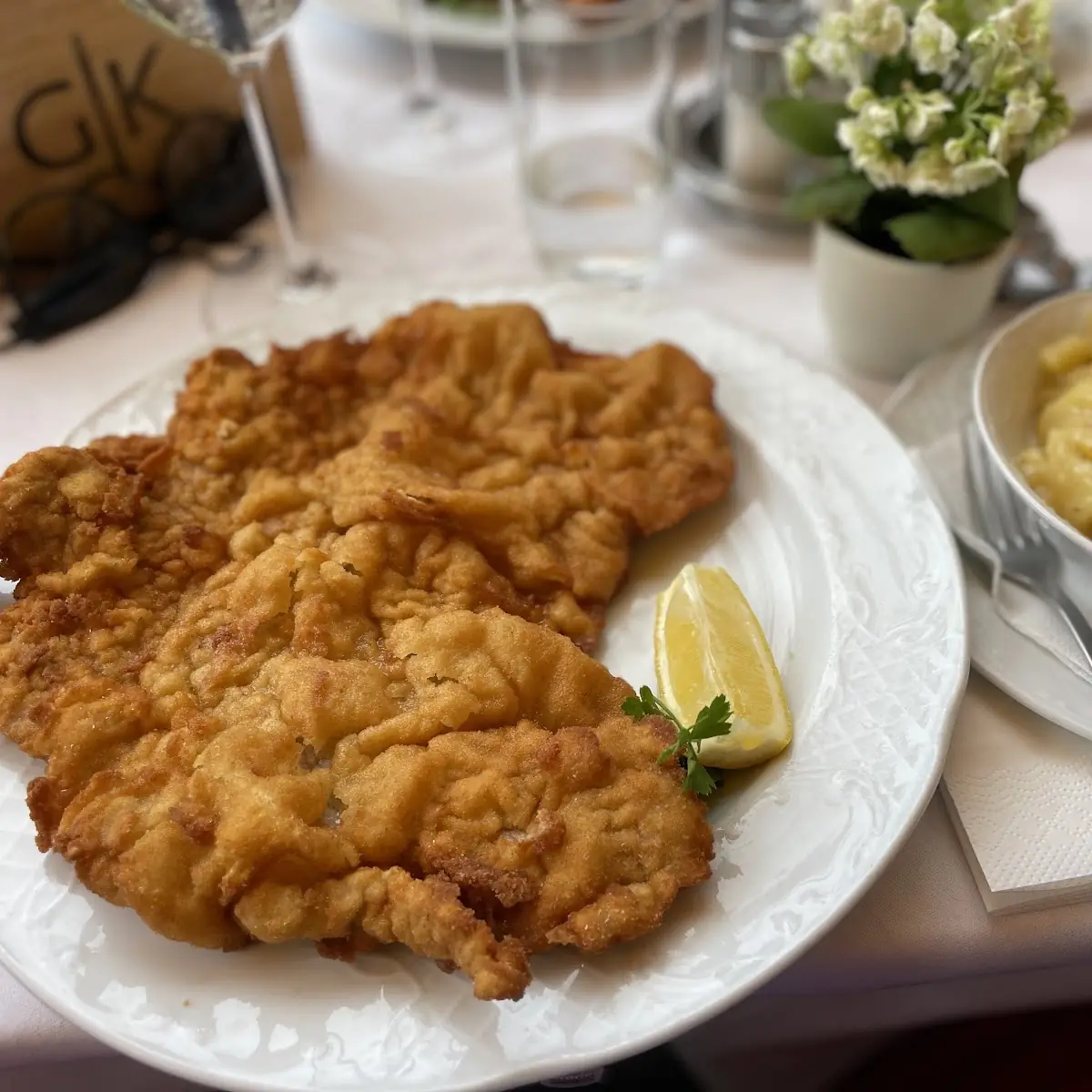 Wiener Schnitzel Mit Erdäpfelsalat Veal