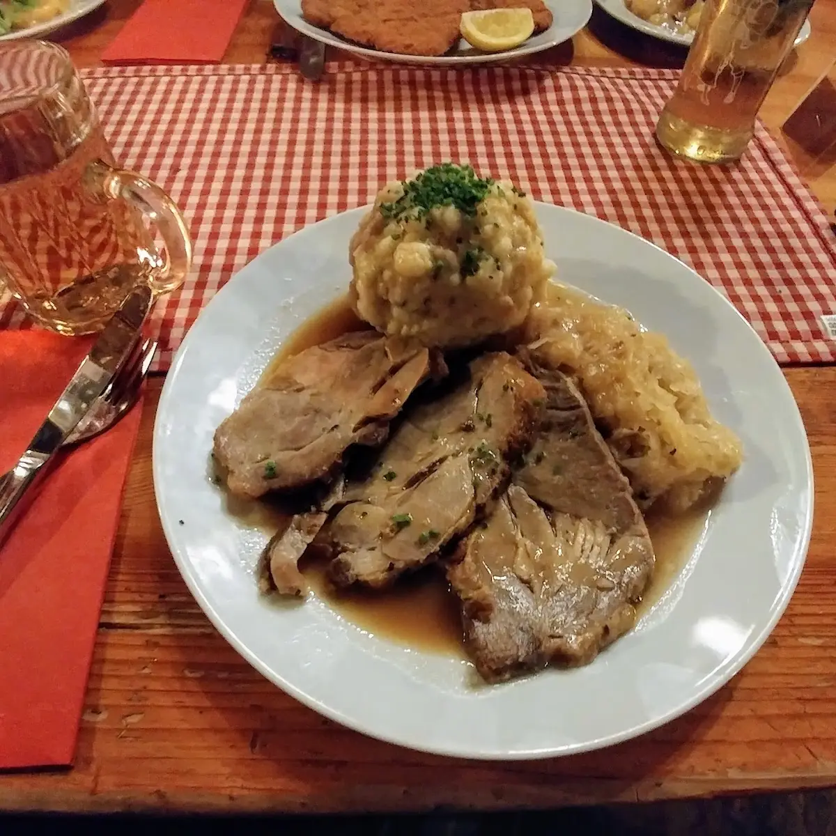 Köstliche Schweinsbraten Mit Kartoffelnsalat