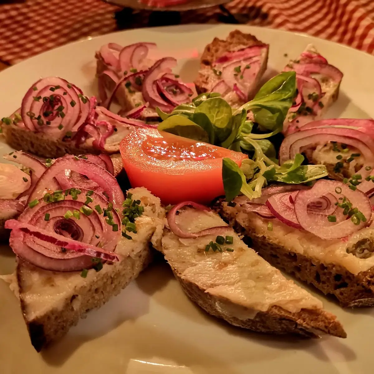 Schmalzbrot Mit Zwiebelringen