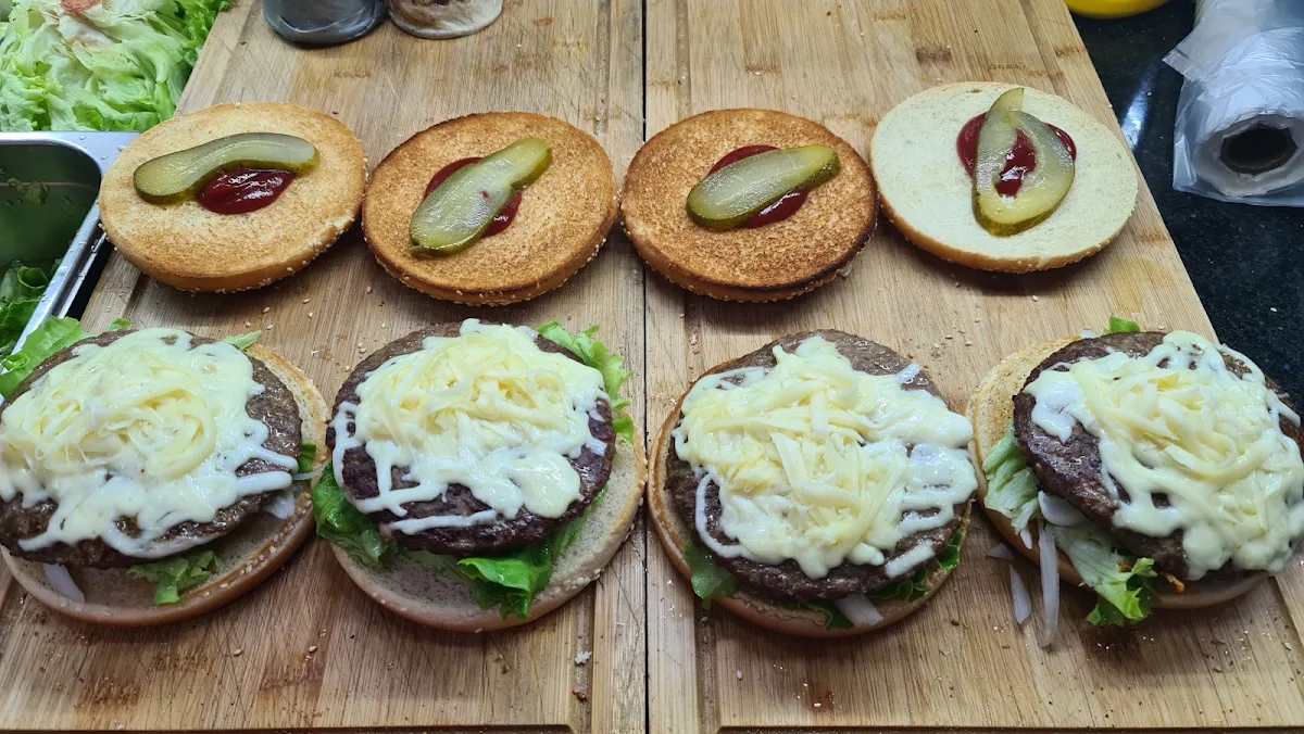 Cheeseburger Gebratenen Brot