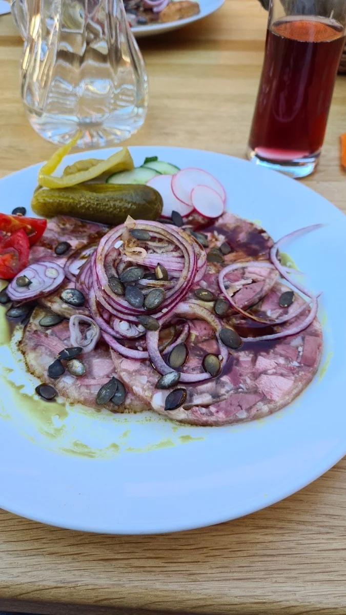 Saure Presswurst Mit Zwiebeln Und Kernöl