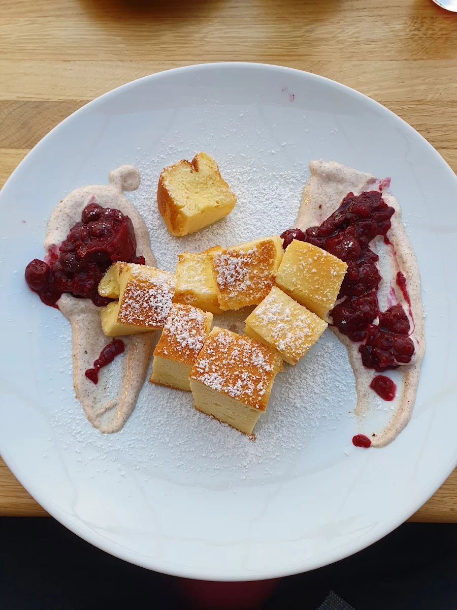 Topfenschmarrn Mit Sauerkirsch-ragout