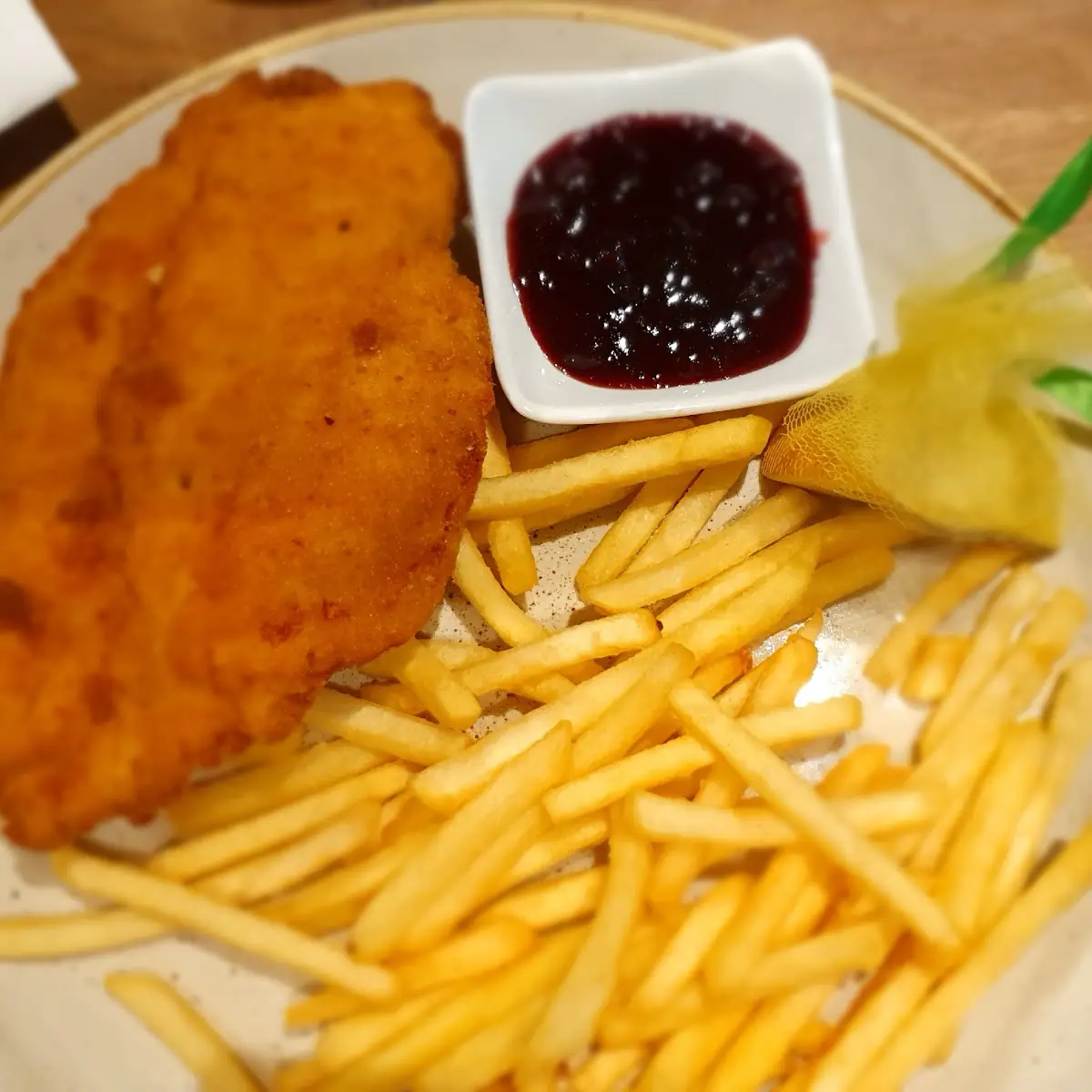 Wiener Schnitzel Vom Schwein Mit Pommes Sehr Lecker
