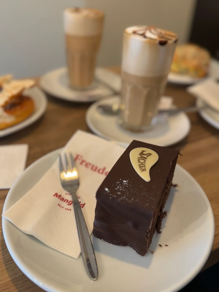 Sacher Torte Und Cappuccino