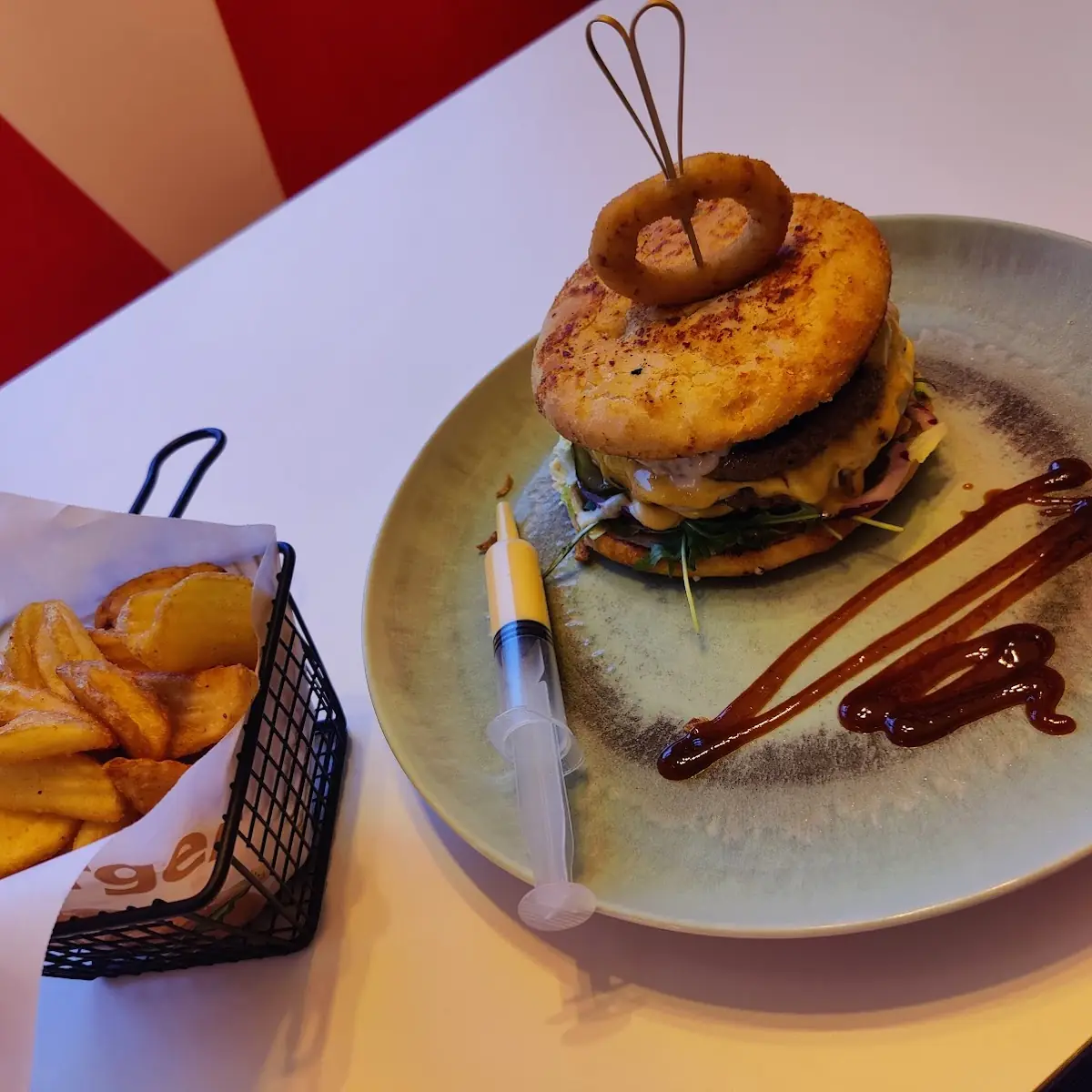 Double Cheeseburger Und Pommes