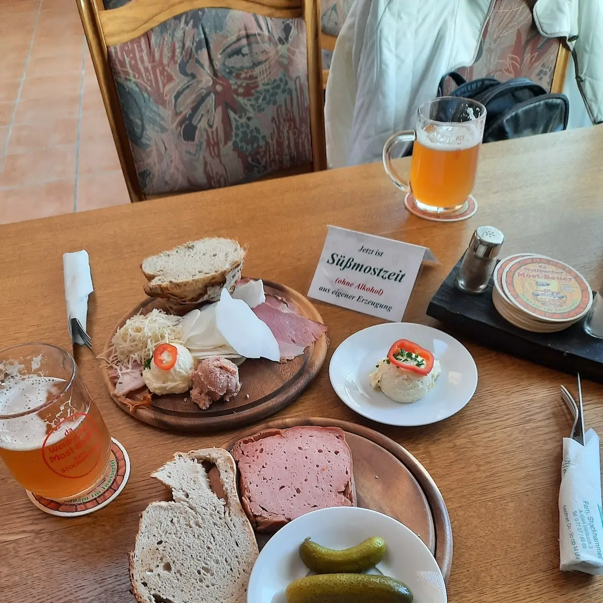 Vesperplatte & Leberkäs Mit Gürkchen & Frisches Bauernbrot