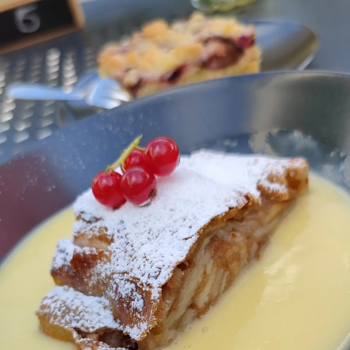 Apfelstrudel Mit Vanillesauce