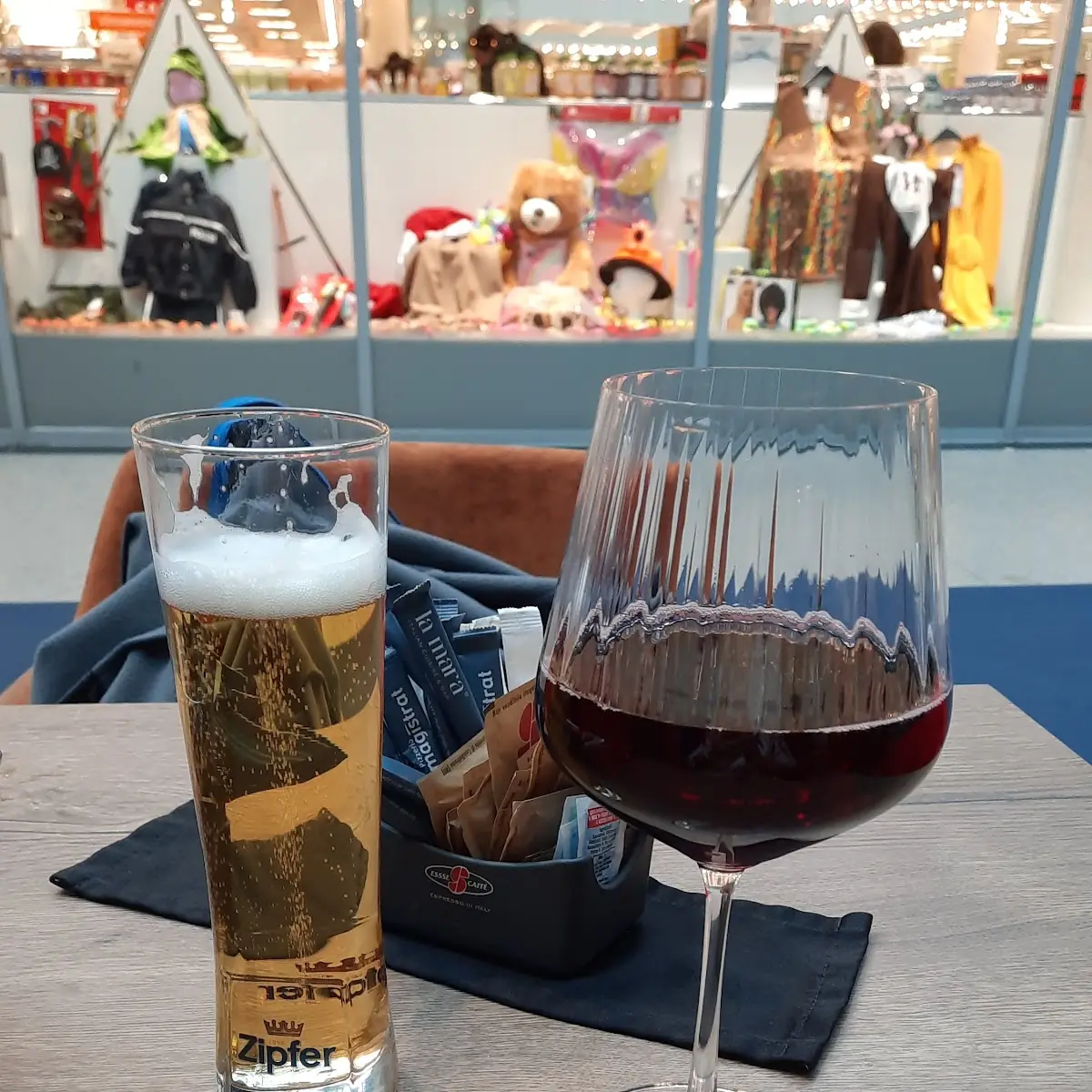 Süssgespritzer Rotwein Und Bier