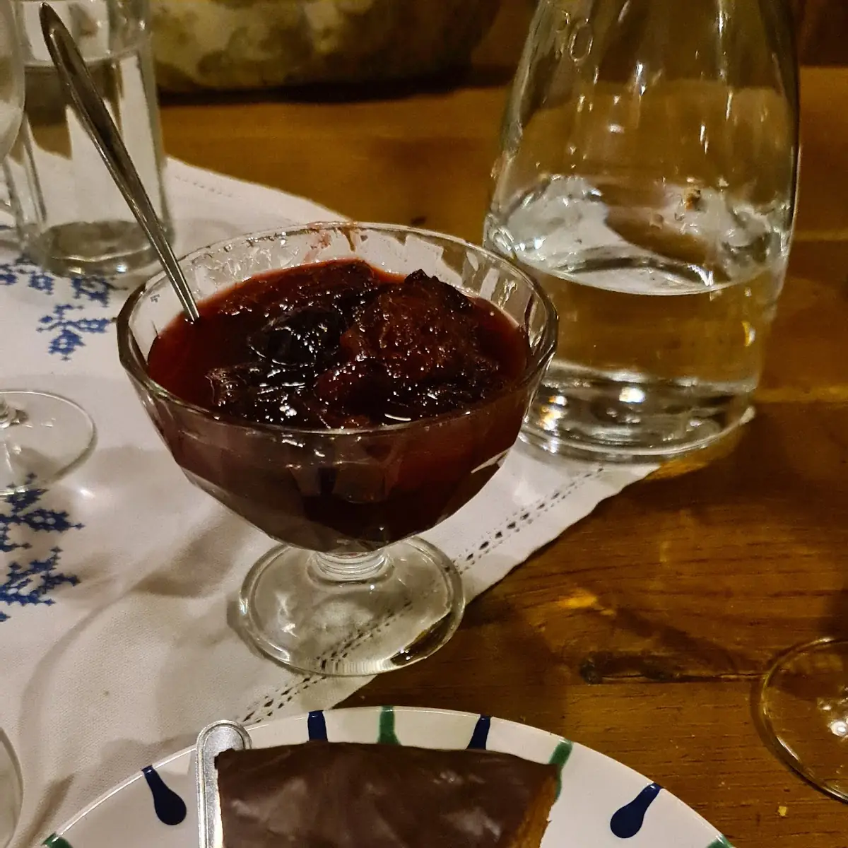 Schokoladenkuchen Mit Zwetschkenröster