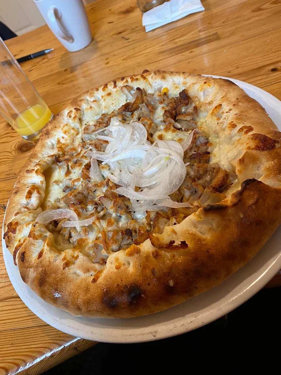 Kebap Pizza Mit Käserand