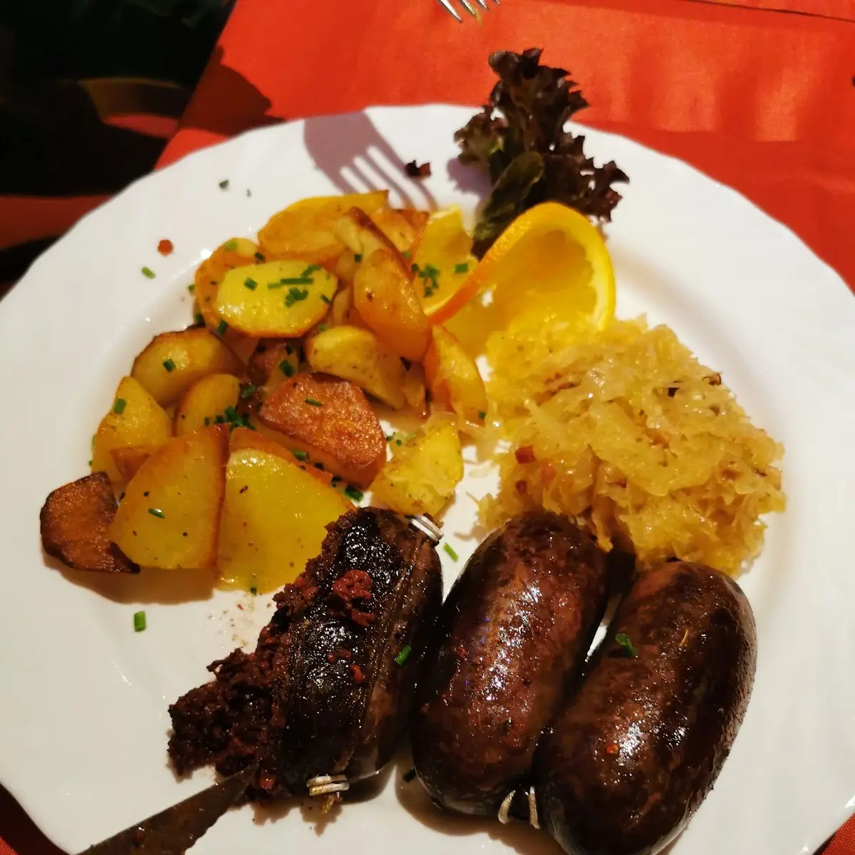 Blutwurst Mit Kraut Und Bratkartoffeln