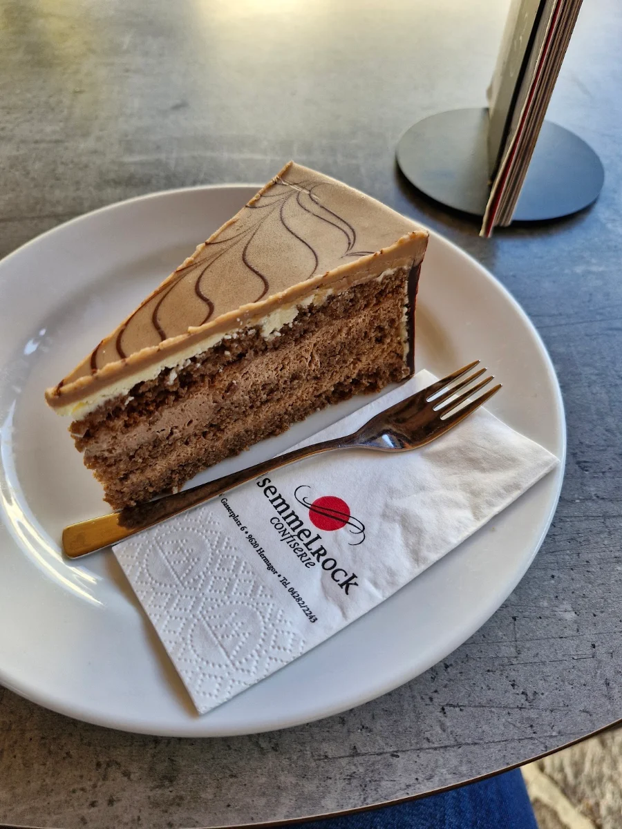 Mandel Nougat Torte