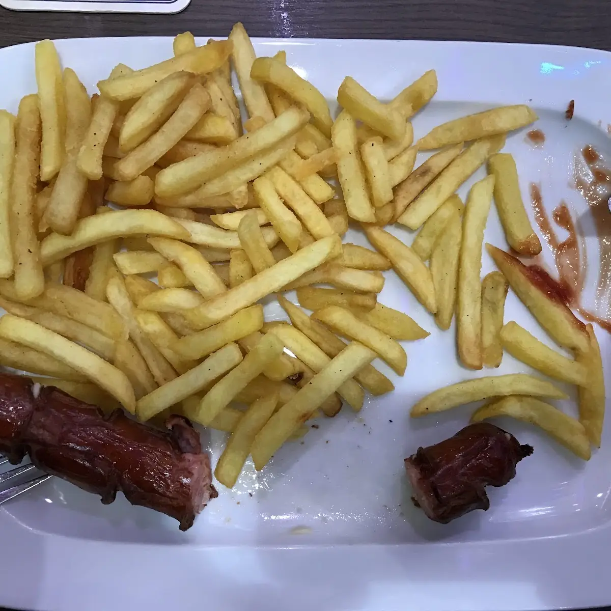 Käsekrainer Mit Pommes