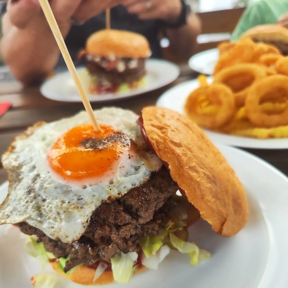 Double Burger Mit Spiegelei