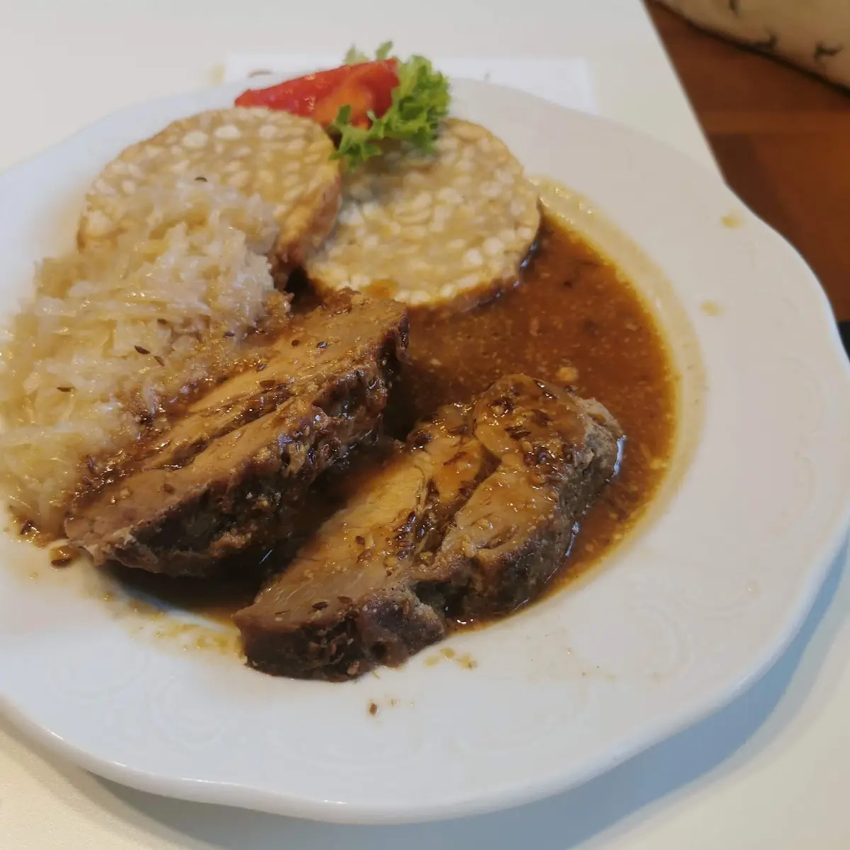 Schweinsbraten Mit Knödel