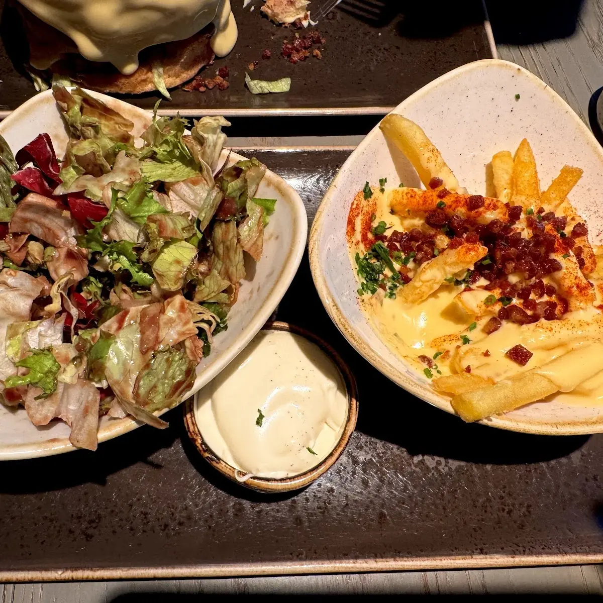 Pommes Mit Käse Und Speck