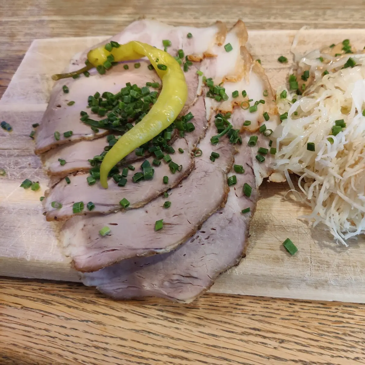 Warmes Bratlbrot Mit Senf Und Kren