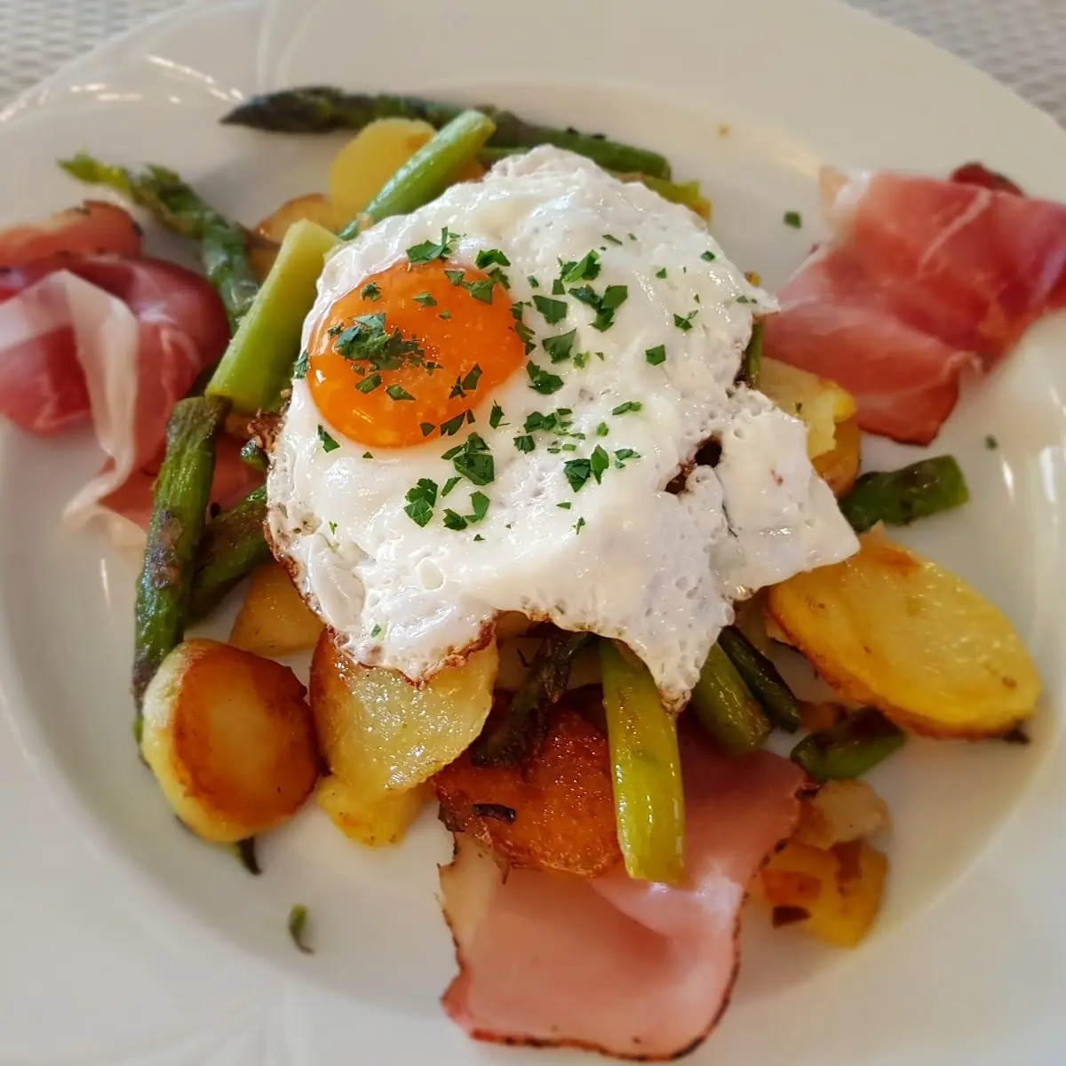 Spargel-kartoffelgröstel Mit Ei