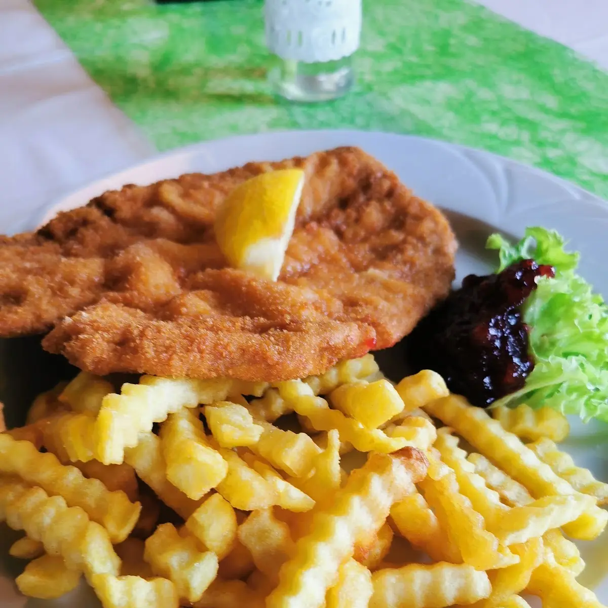 Wiener Schnitzel Mit Pommes Frites