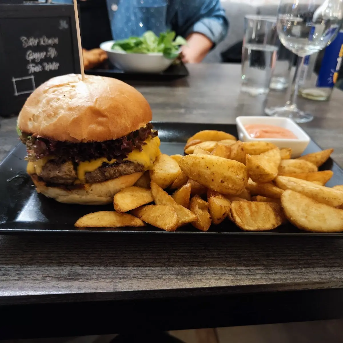 Burger Falco's 'N' Cheese