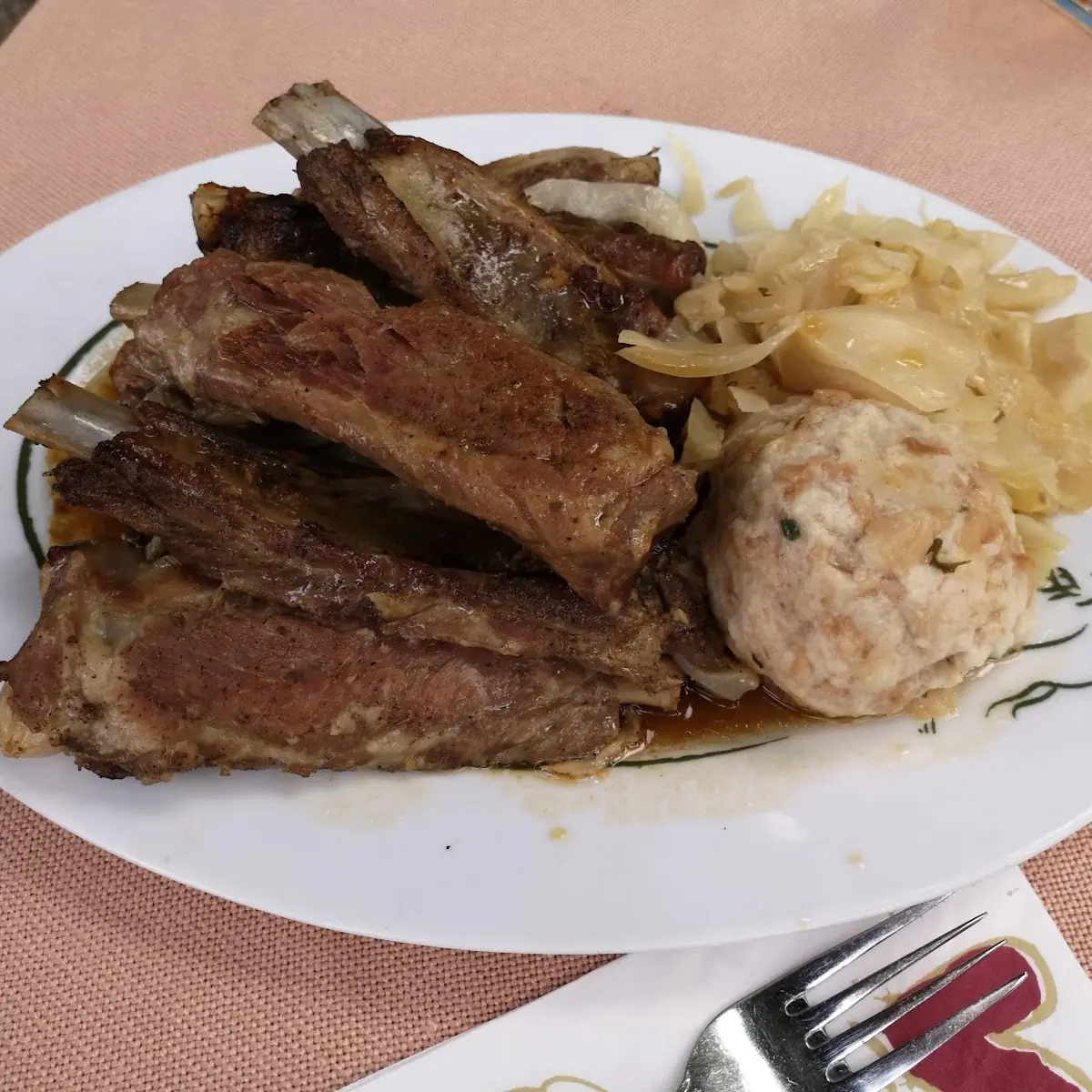 Ripper Mit Sauerkraut, Gasthof Zum Dorfwirt - Fam. Willnauer