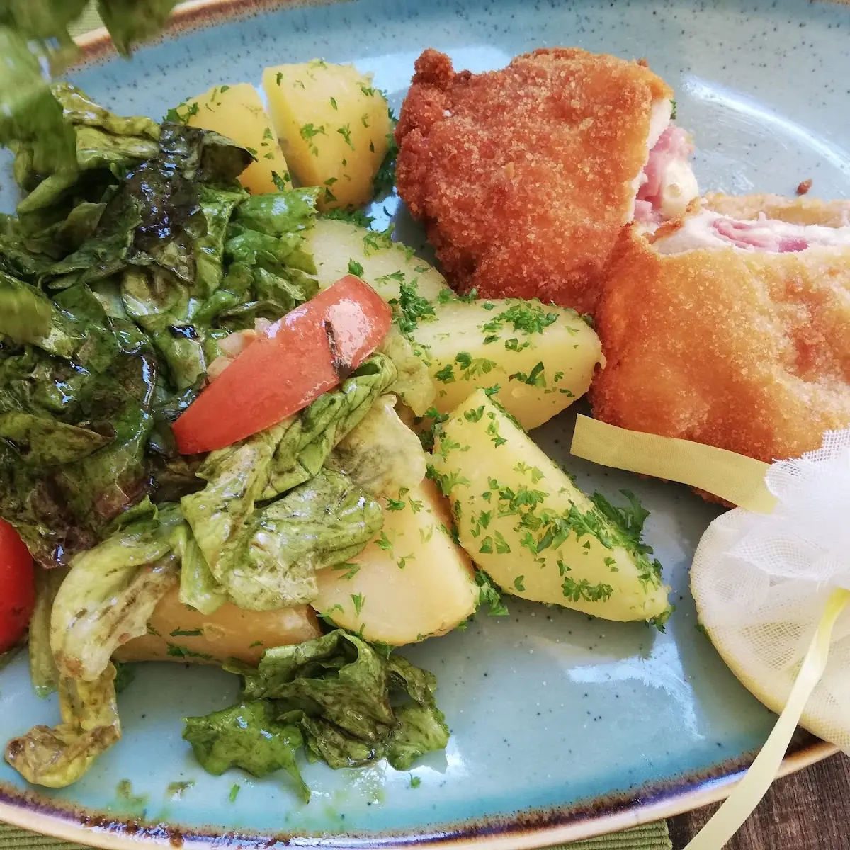 Cordon Bleu Mit Petersilie Kartoffel