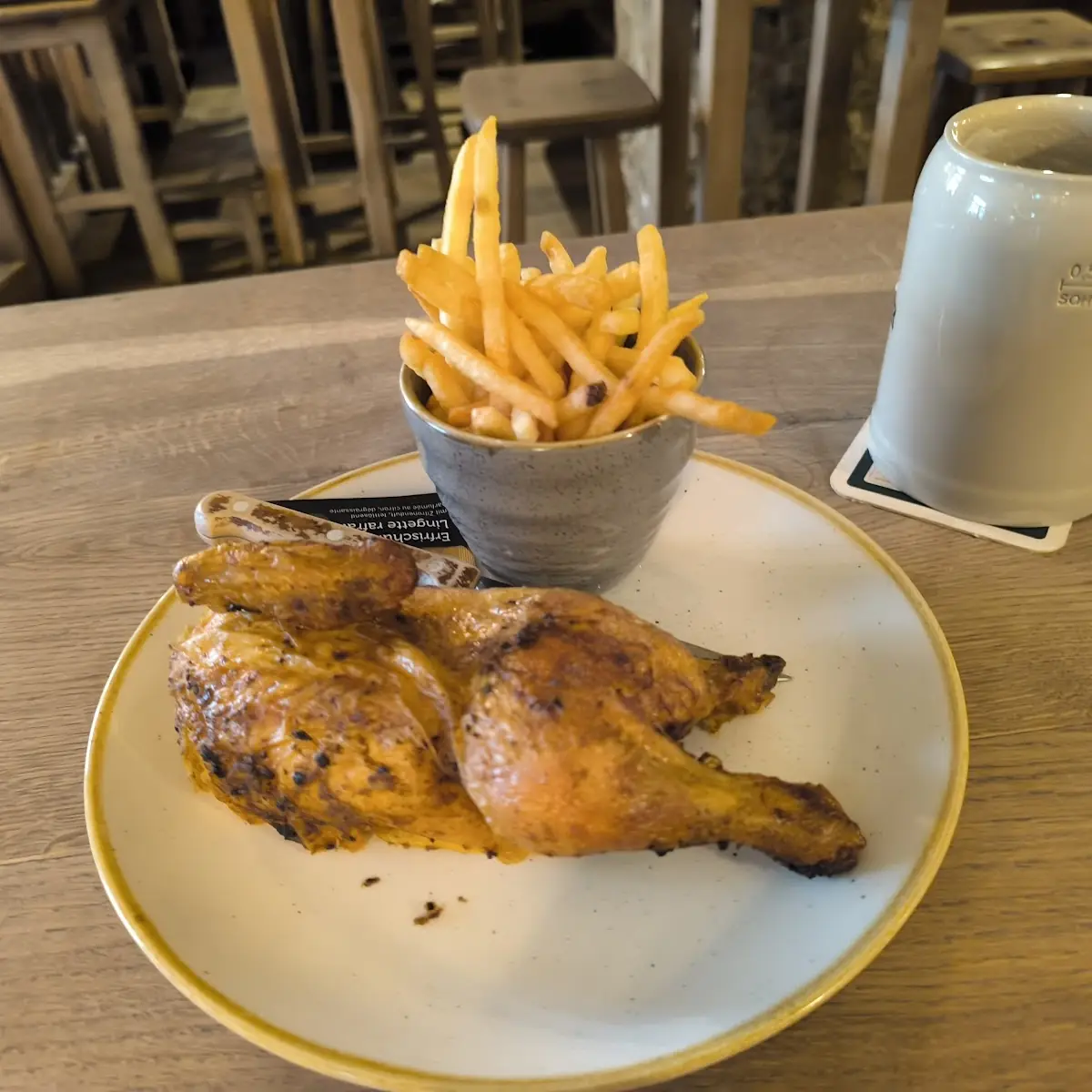 Grillhuhn Mit Pommes