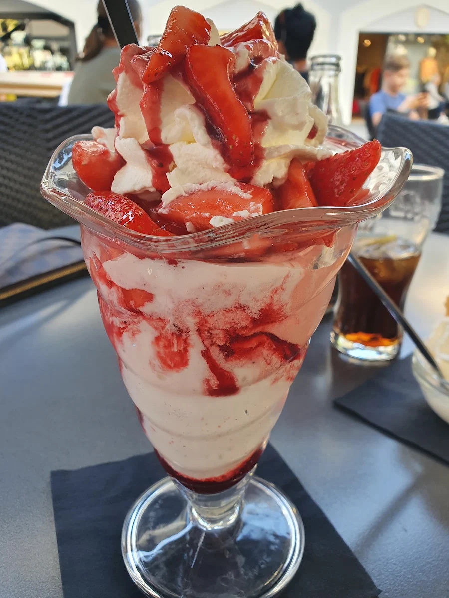 Erdbeerbecher