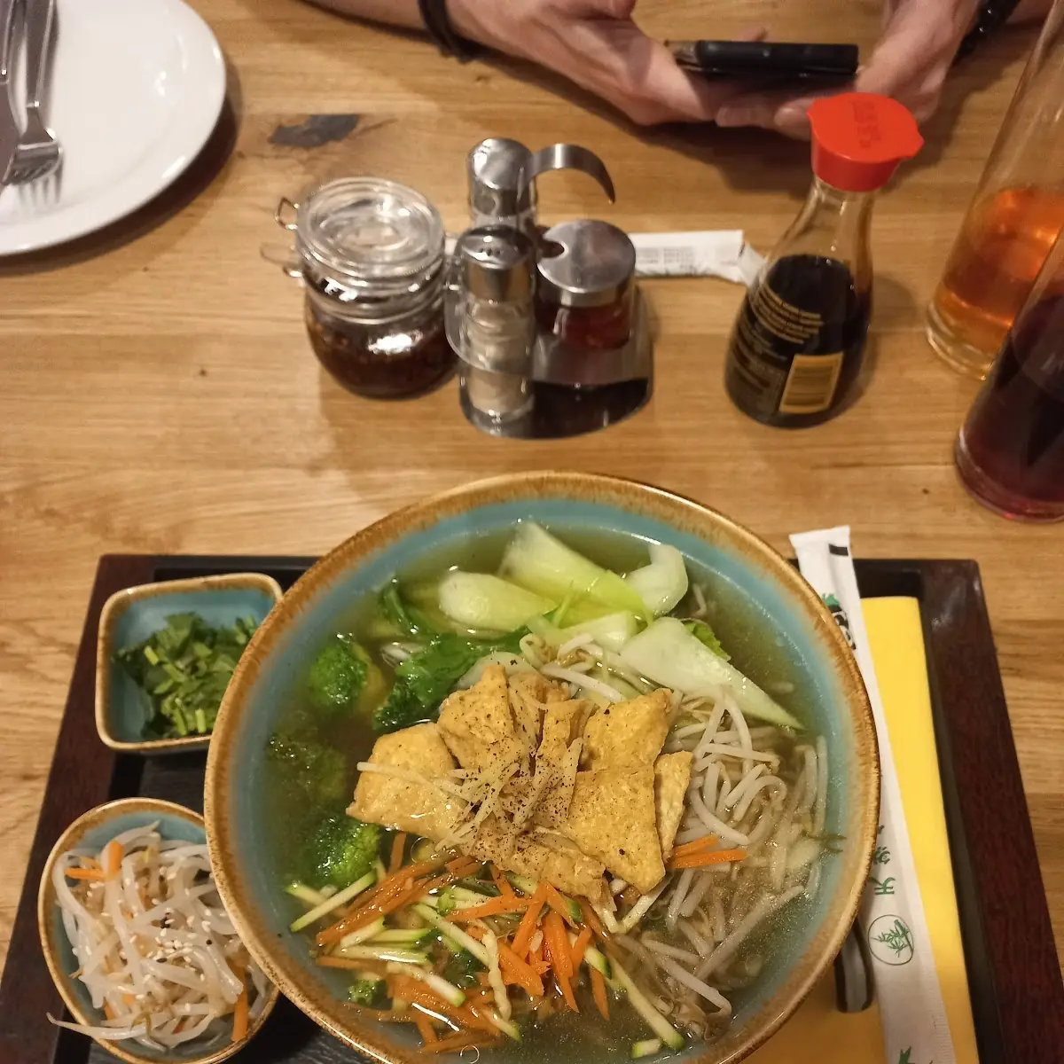 Nudelsuppe Mit Gemüse Und Tofu