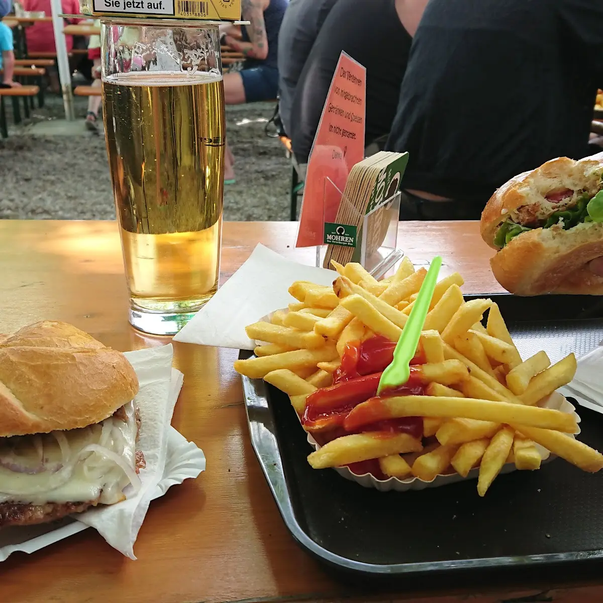 Hamburger Pommes Und Veggieburger