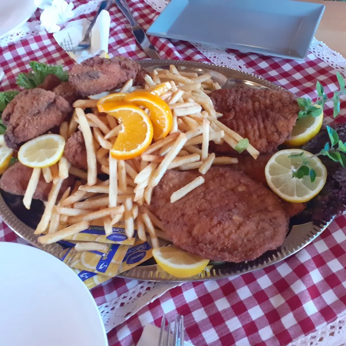 Wiener Schnitzel Mit Pommes Frites