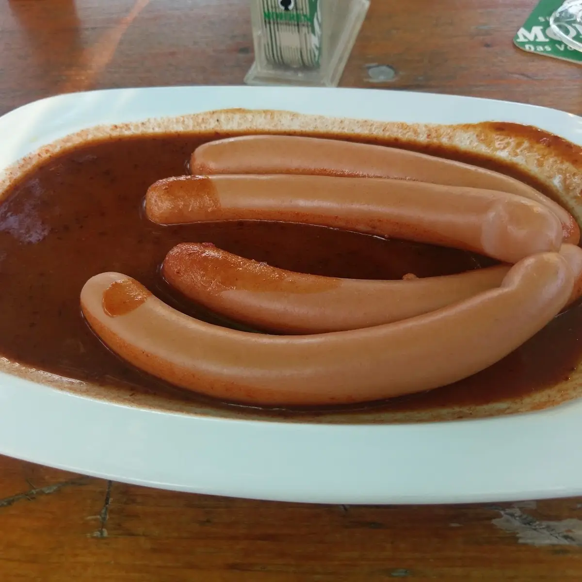 Würstel Mit Gulaschsaft