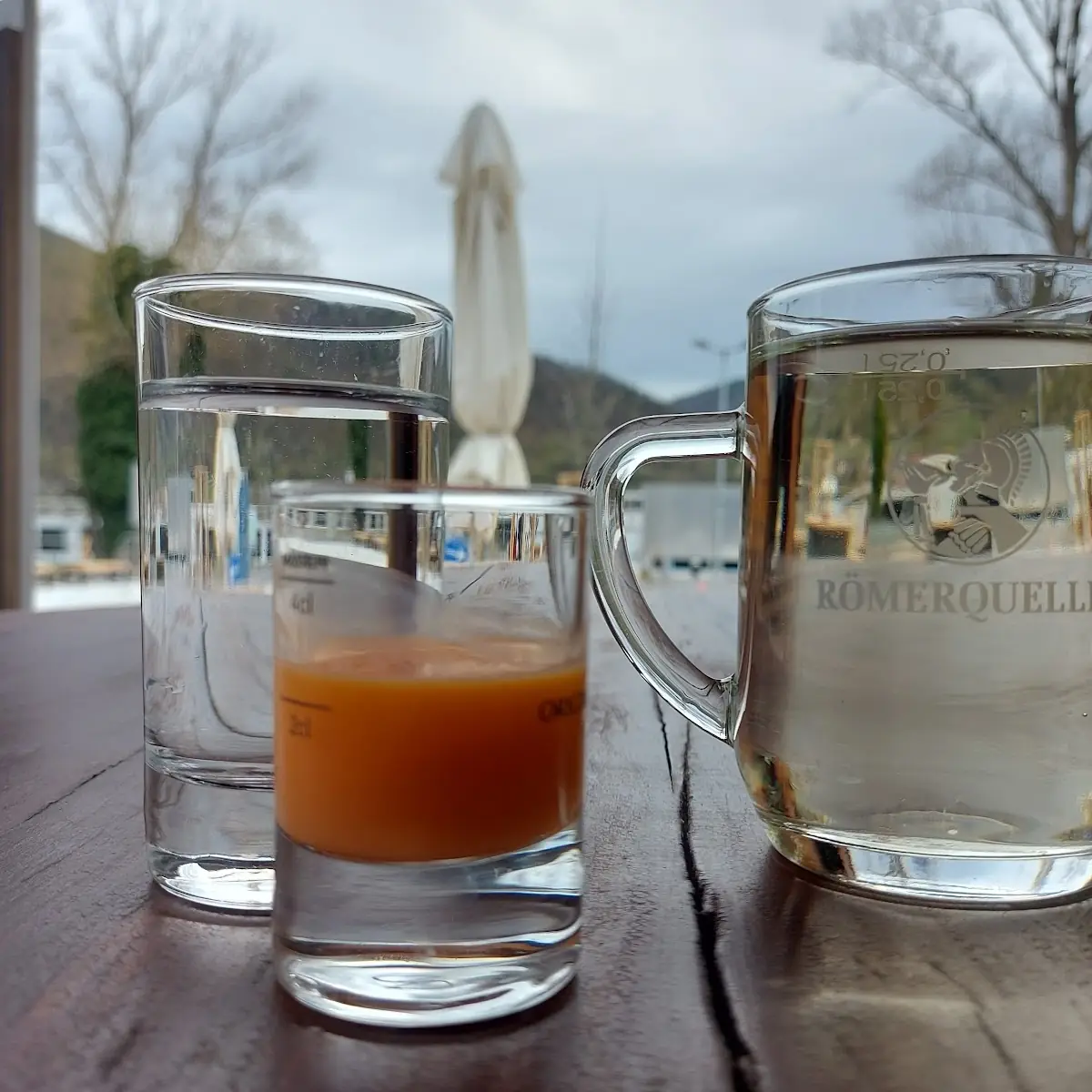 Marillenlikör Gespritzter Weiß