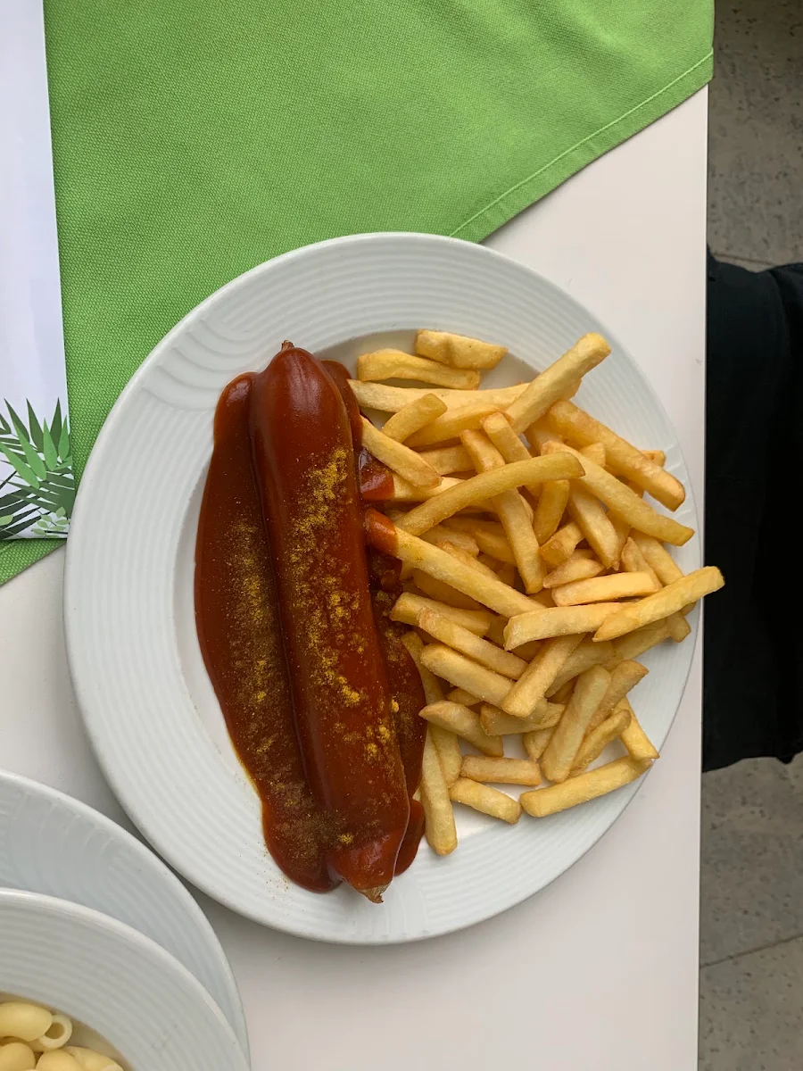 Currywurst Mit Pommes