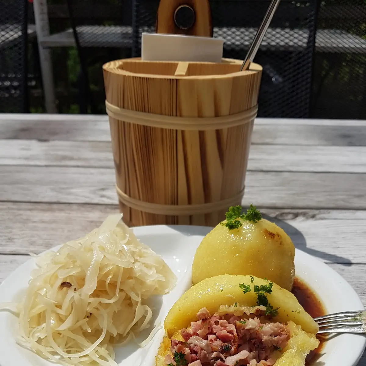 Fleischknödel Mit Warmen Krautsalat