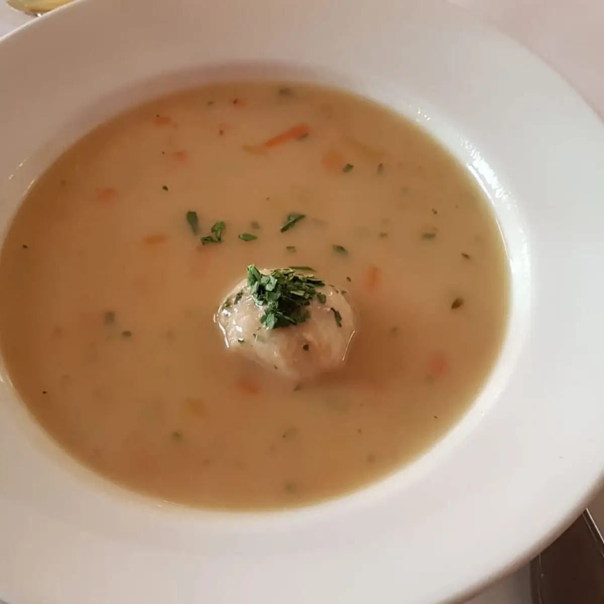 Kitz-einmachsuppe Mit Gemüse Und Bröselknödel