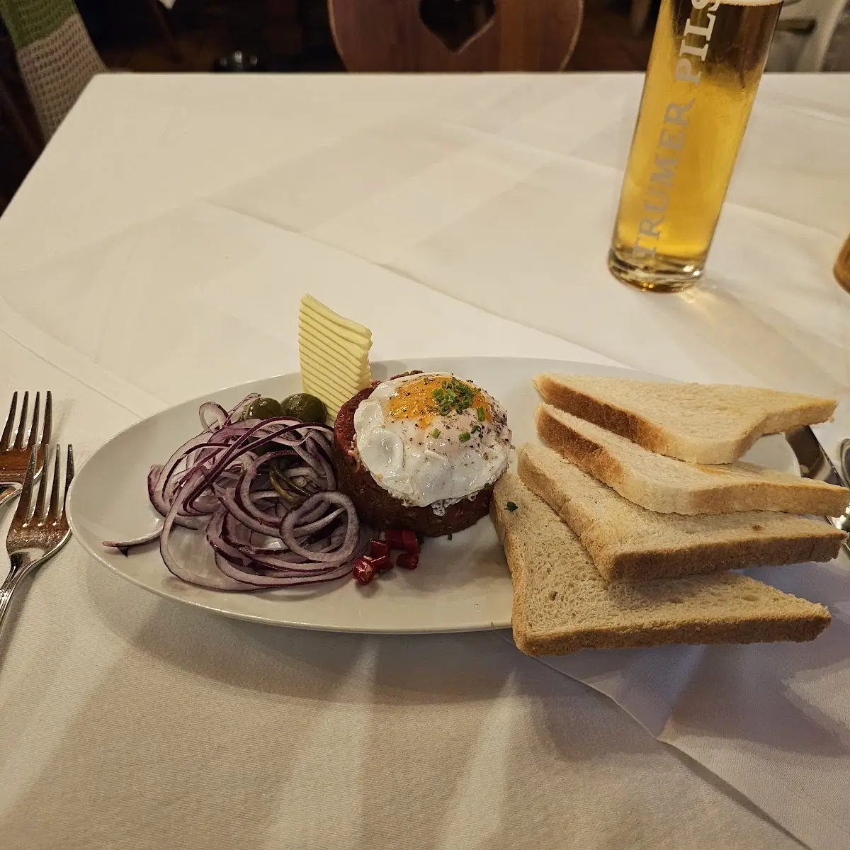 Tatar Vom Weide Rind Mit Spiegelei