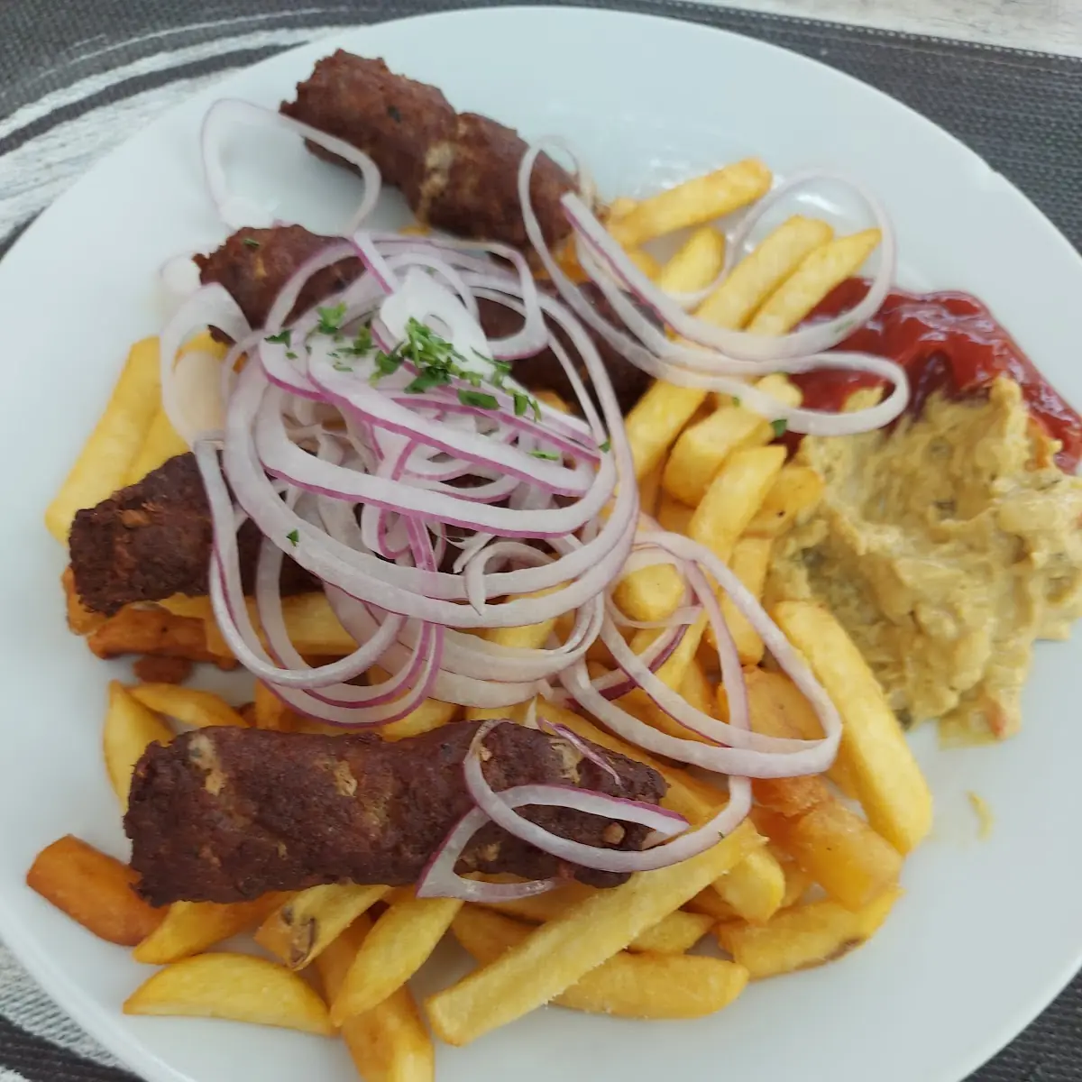 Cevapcici Mit Pommes