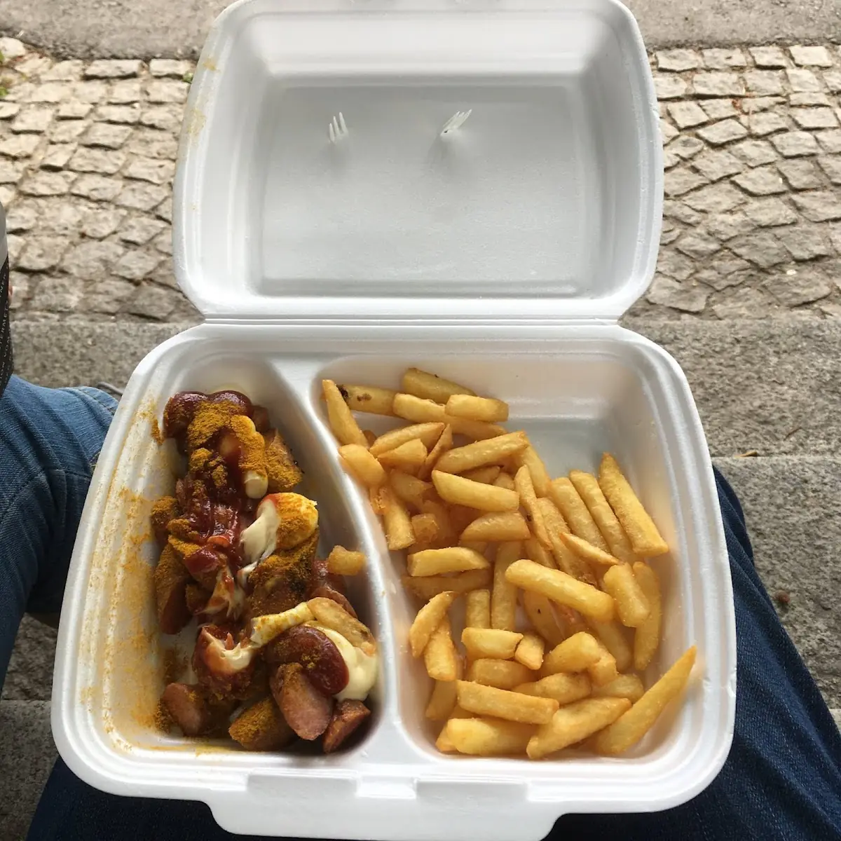 Currywurst Mit Pommes