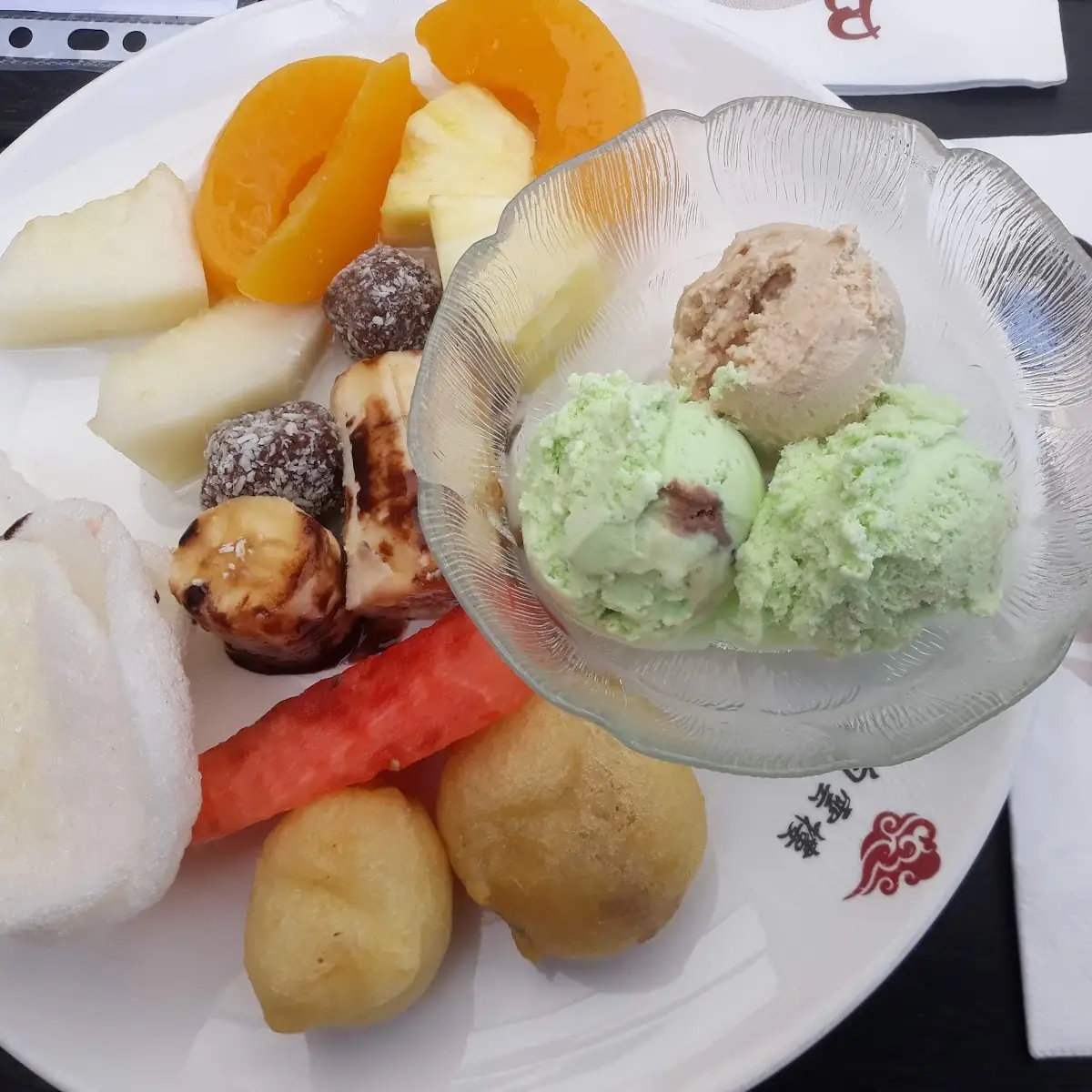 Heis Mit Früchte U Humerchips Alles Vom Buffet