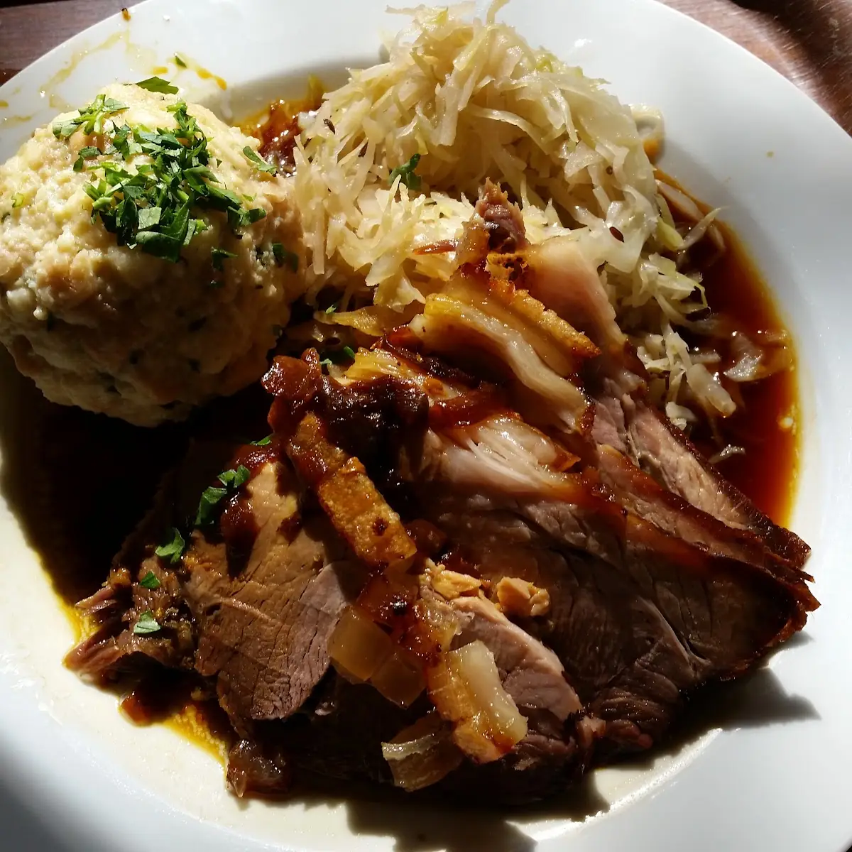 Schweinebraten Mit Kraut Und Semmelknödel
