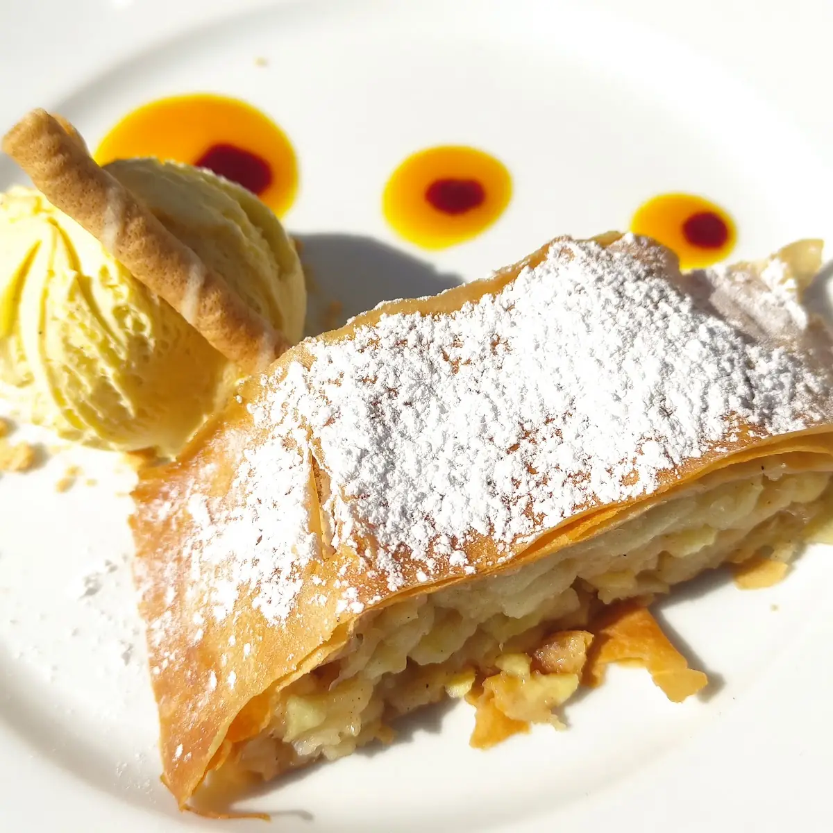 Hausgemachter Apfelstrudel