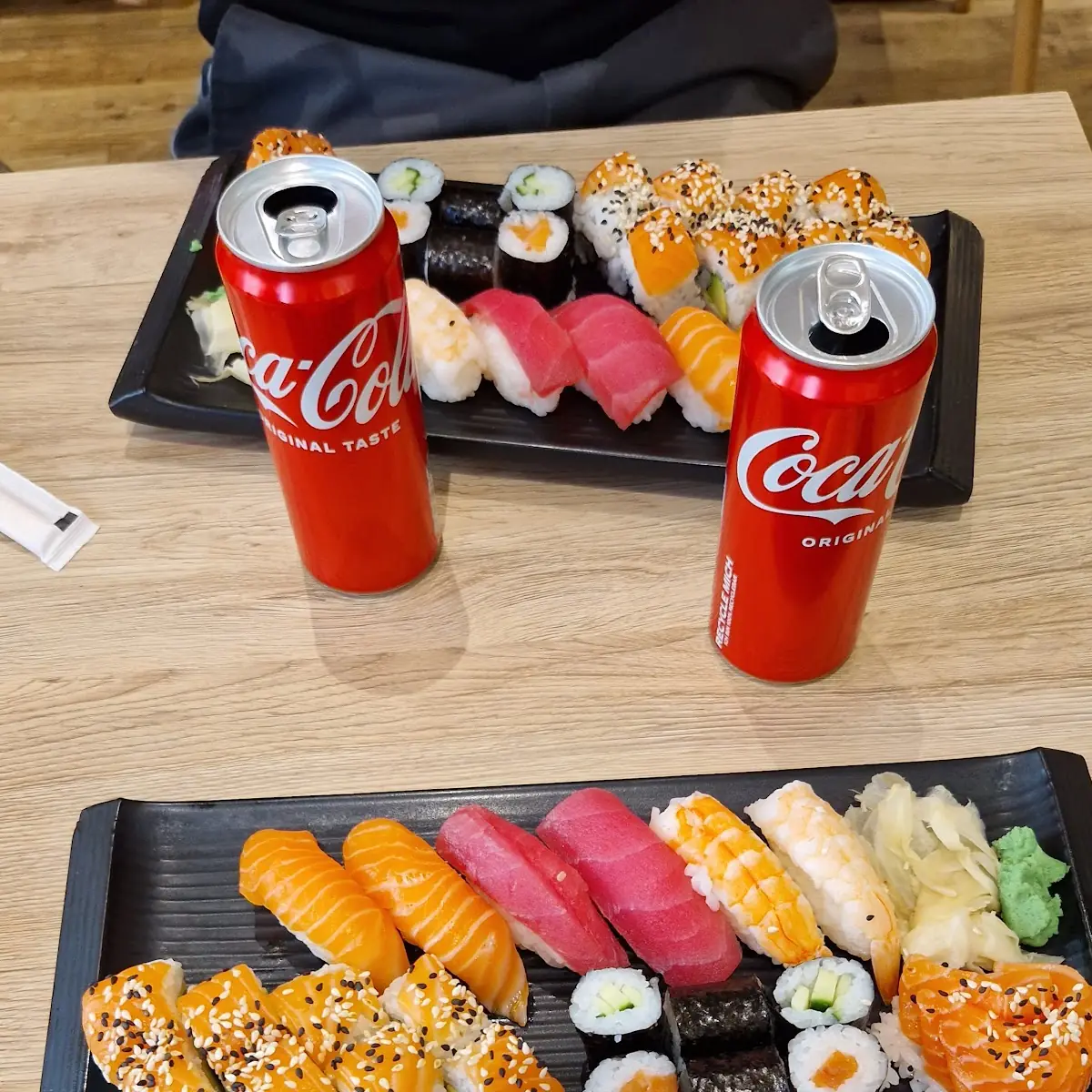 Sushi Set Gross Und Coca-Cola 0 33l, Noodle King