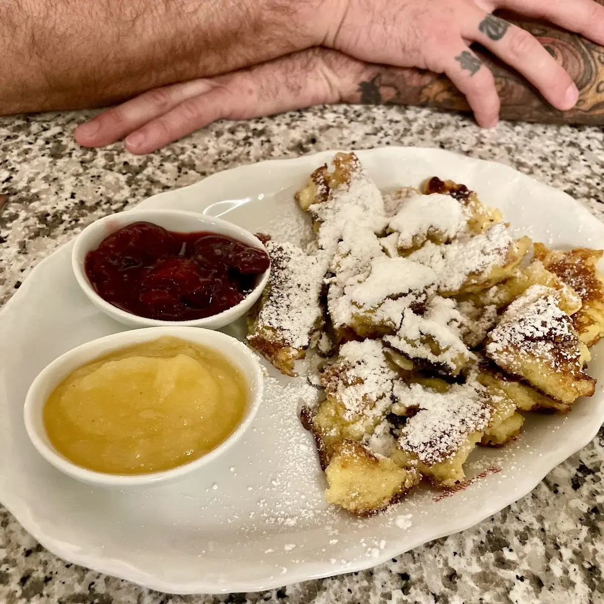 Kaiserschmarrn Mit Zwetschgenröster Und Apfelmus